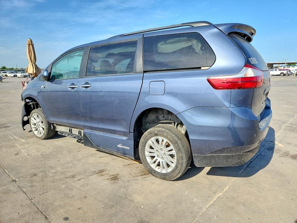 2017 TOYOTA SIENNA XLE 8-PASSENGER XLE 8-PASSENGER 3