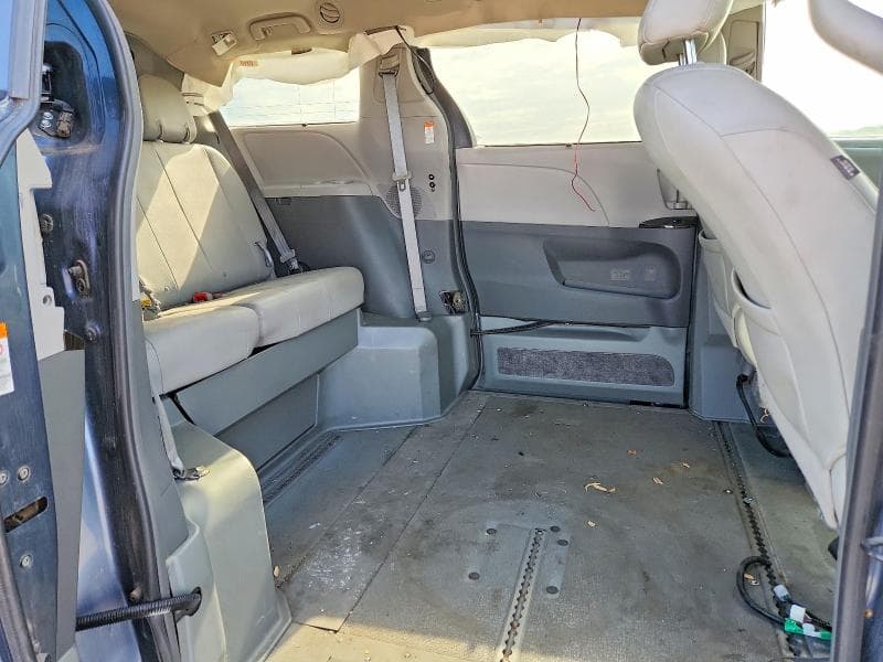2017 TOYOTA SIENNA XLE 8-PASSENGER XLE 8-PASSENGER 12