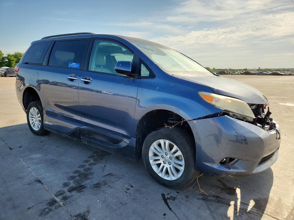 2017 TOYOTA SIENNA XLE 8-PASSENGER XLE 8-PASSENGER 5