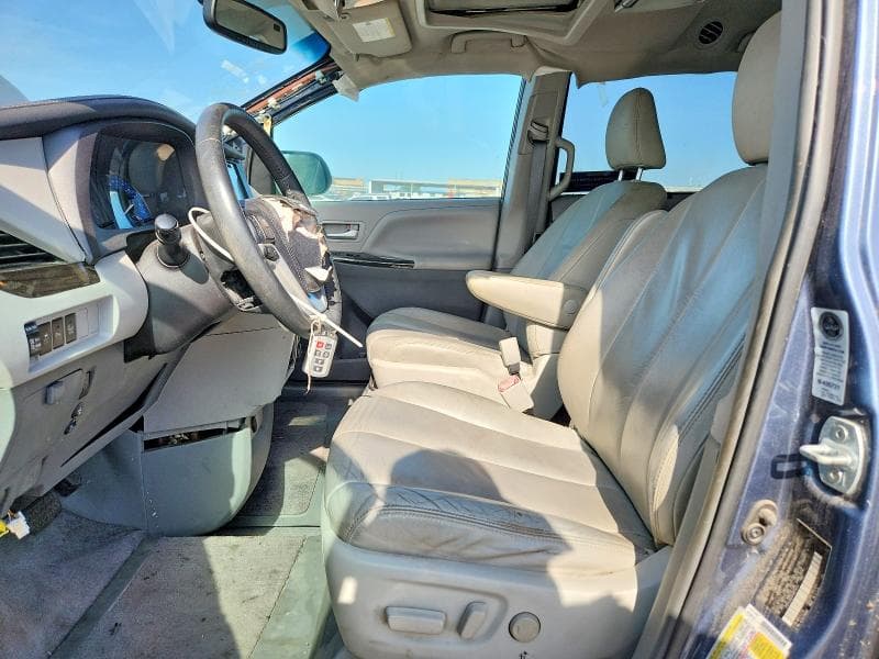 2017 TOYOTA SIENNA XLE 8-PASSENGER XLE 8-PASSENGER 8
