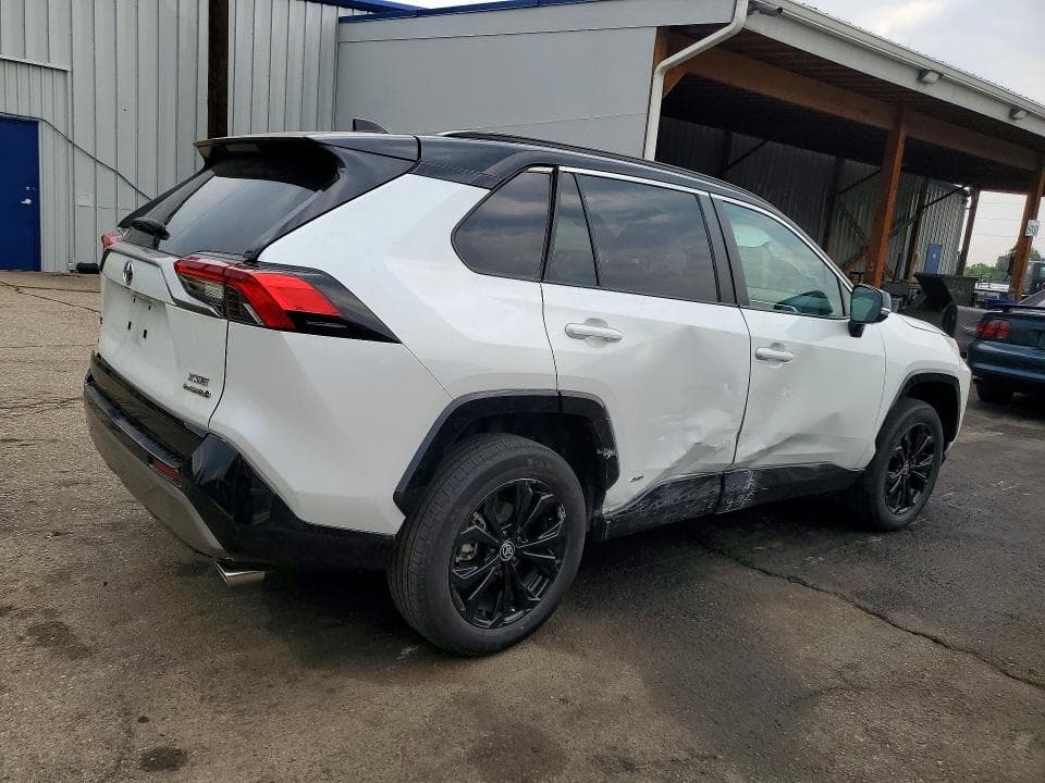 2024 TOYOTA RAV4 XSE 3