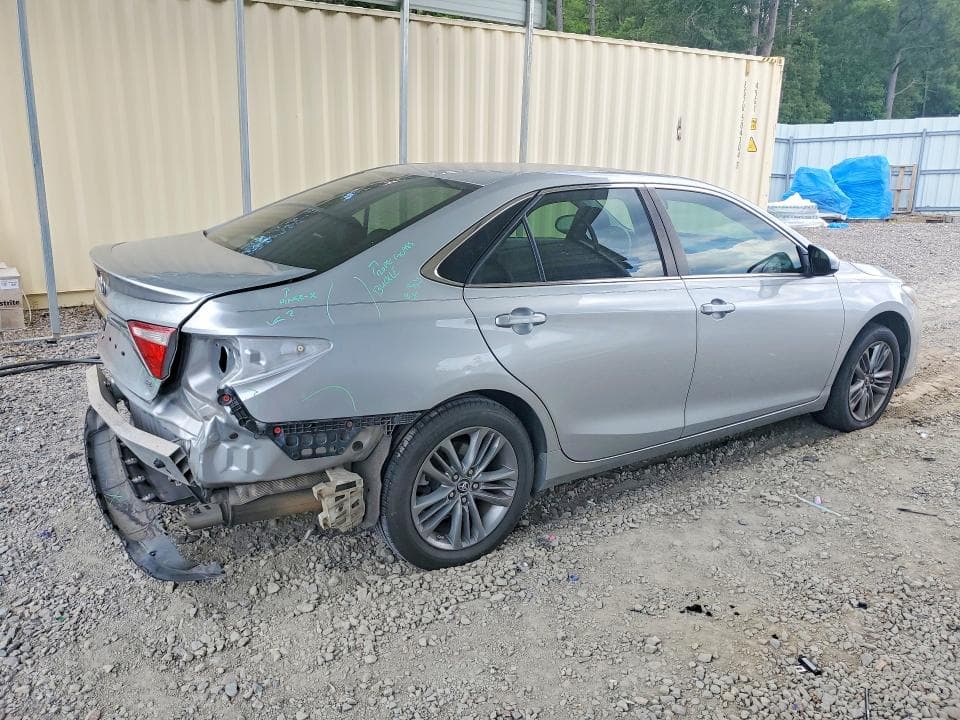 2017 TOYOTA CAMRY SE 3