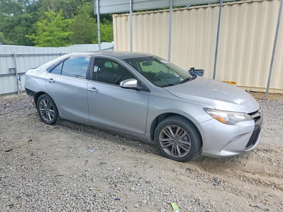 2017 TOYOTA CAMRY SE 4