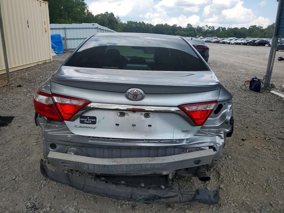 2017 TOYOTA CAMRY SE 6