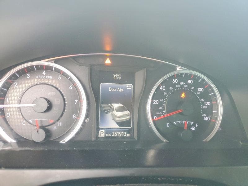 2017 TOYOTA CAMRY SE 9