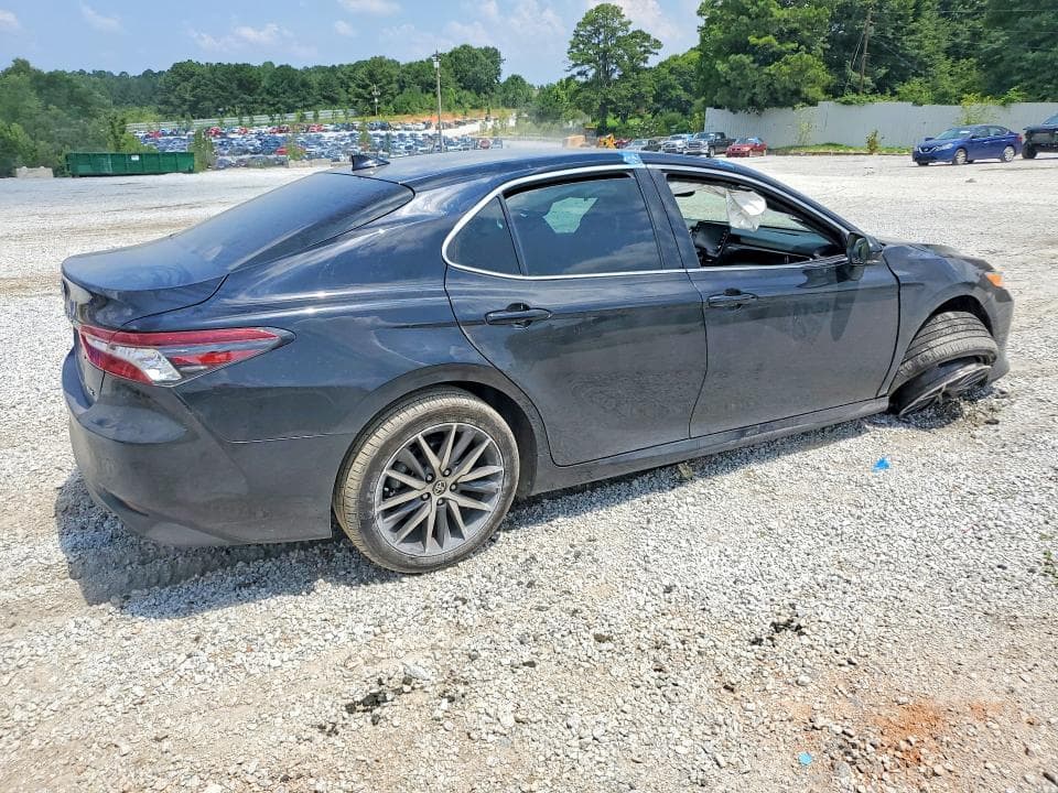 2024 TOYOTA CAMRY XLE 3