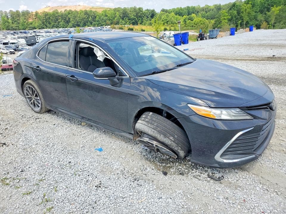 2024 TOYOTA CAMRY XLE 4