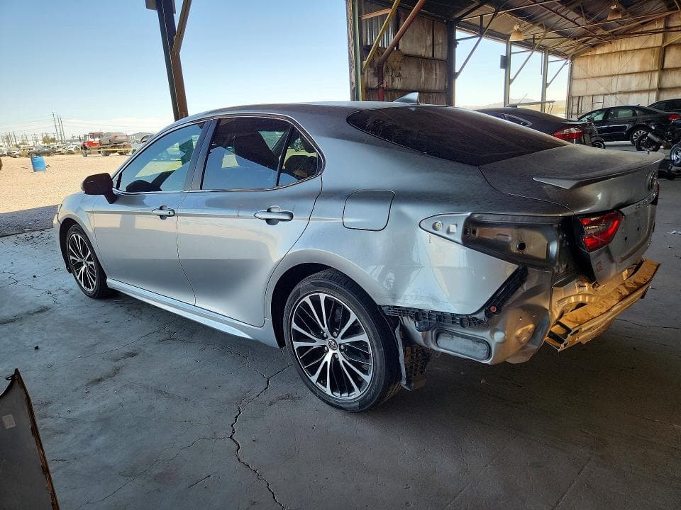 2019 TOYOTA CAMRY SE 2