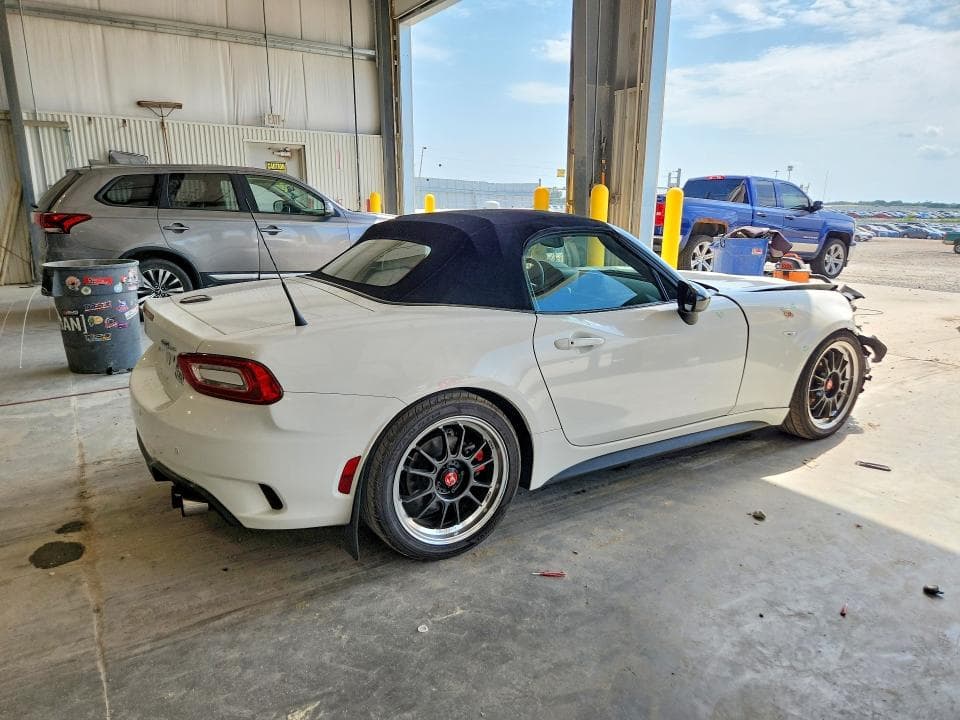 2017 FIAT 124 SPIDER CLASSICA 3