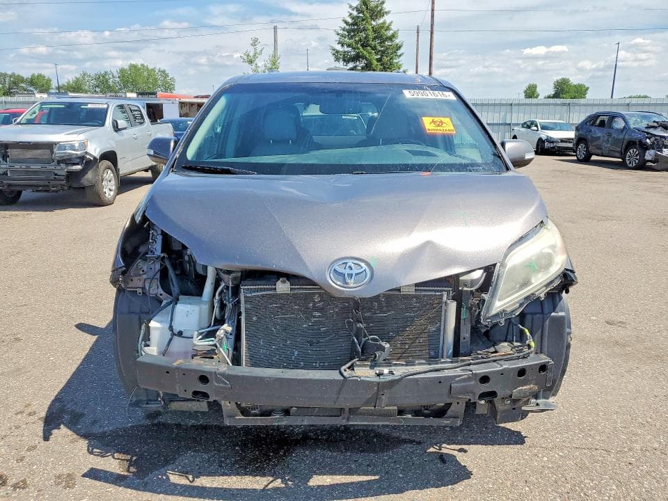 2017 TOYOTA SIENNA LIMITED 7-PASSENGER LIMITED 7-PASSENGER 5