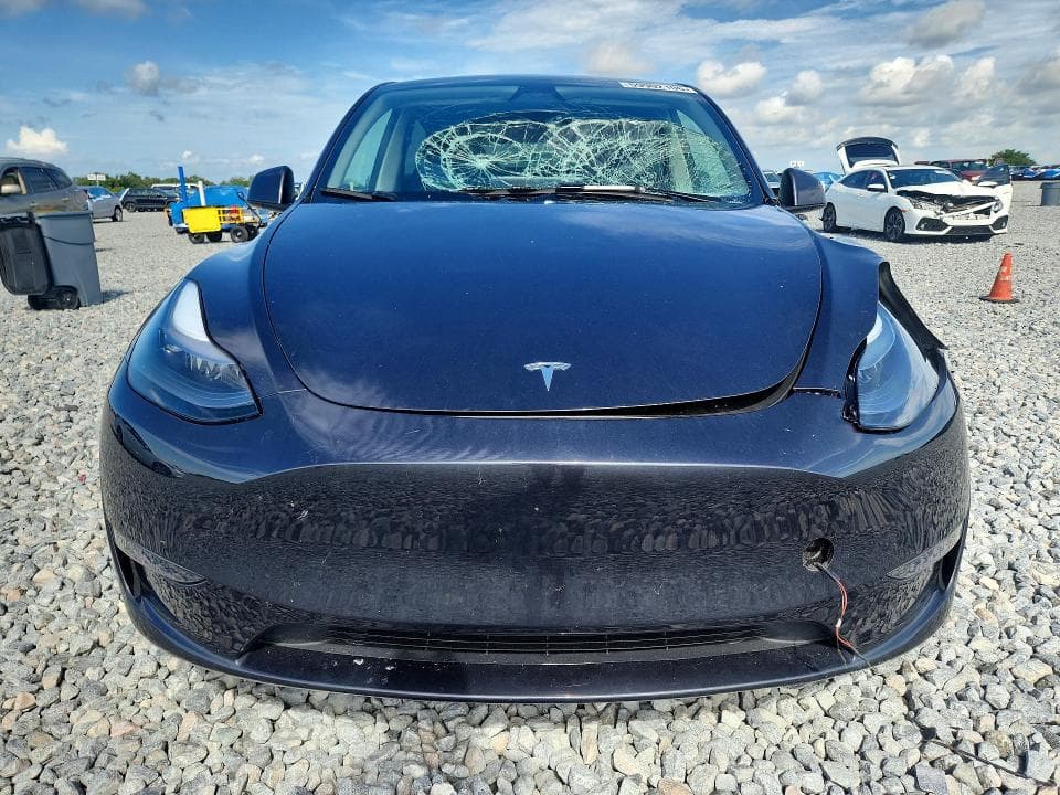 2025 TESLA MODEL Y 5