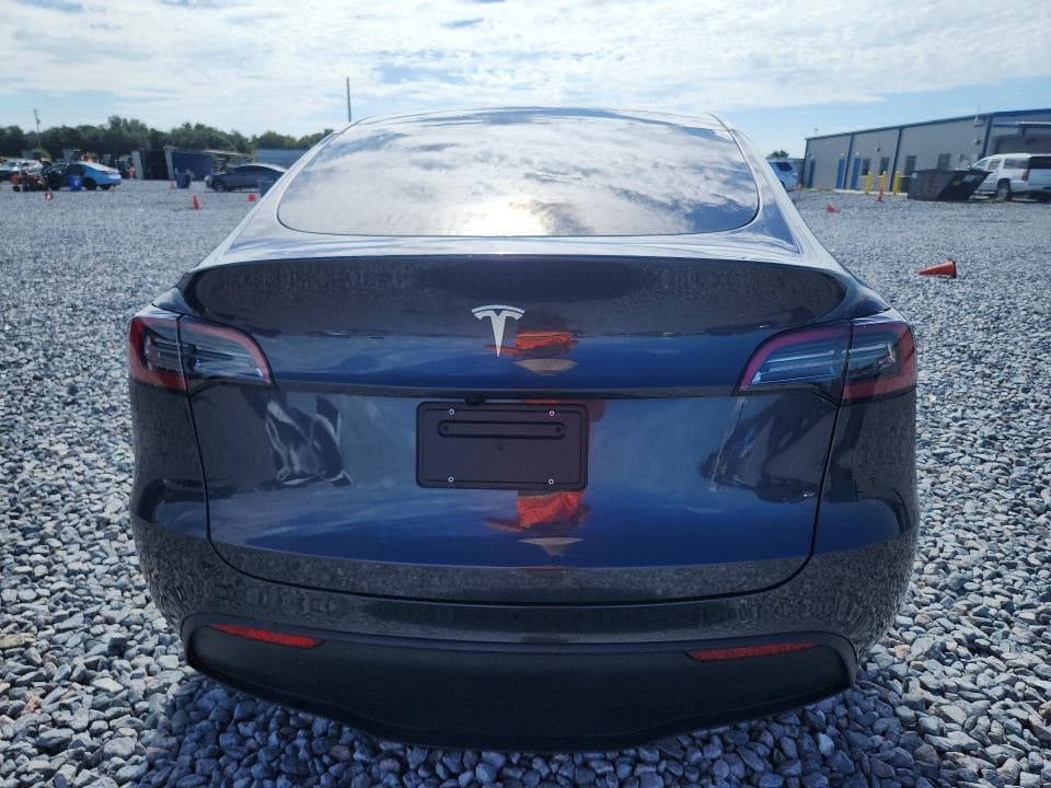 2025 TESLA MODEL Y 6