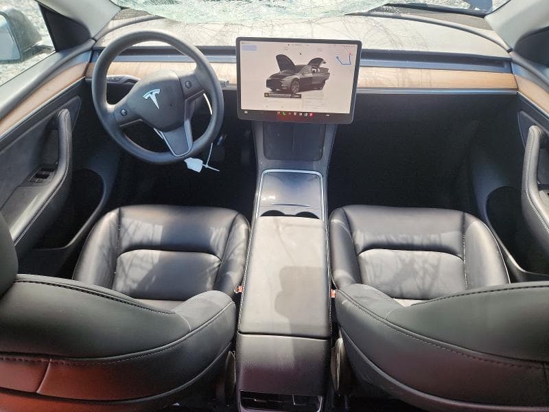 2025 TESLA MODEL Y 8