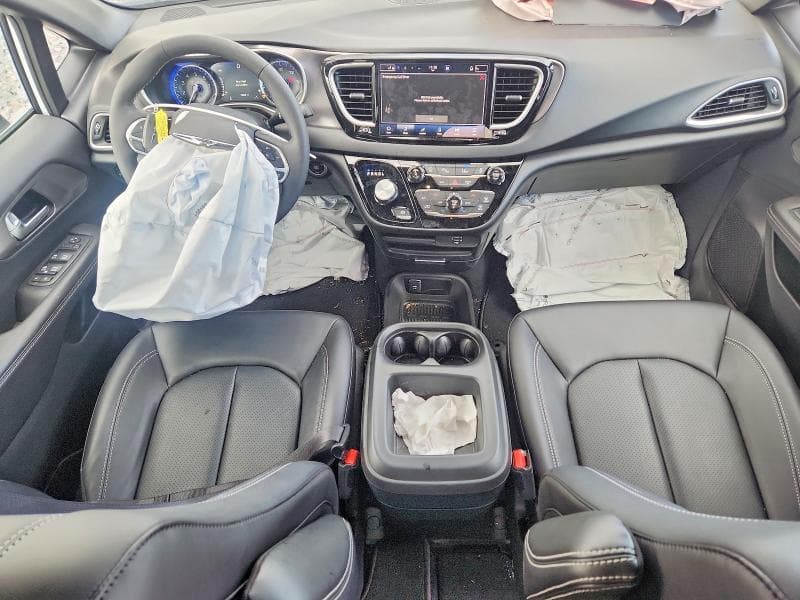 2026 CHRYSLER VOYAGER LX 8