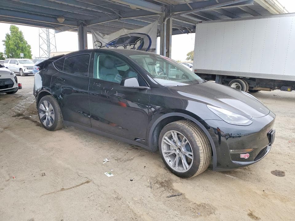 2023 TESLA MODEL Y 4