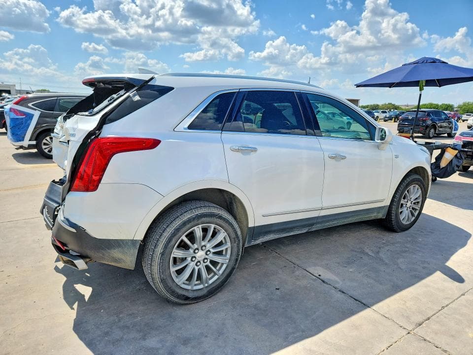 2017 CADILLAC XT5 3