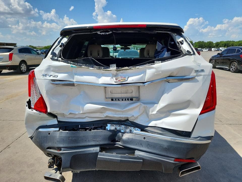 2017 CADILLAC XT5 6