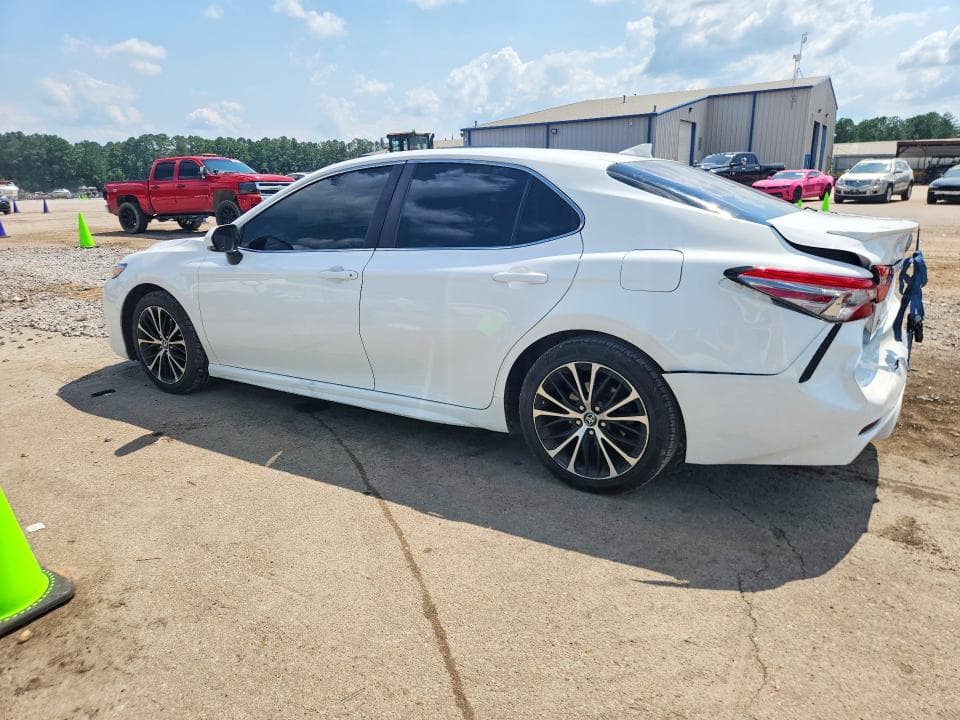 2019 TOYOTA CAMRY SE 2