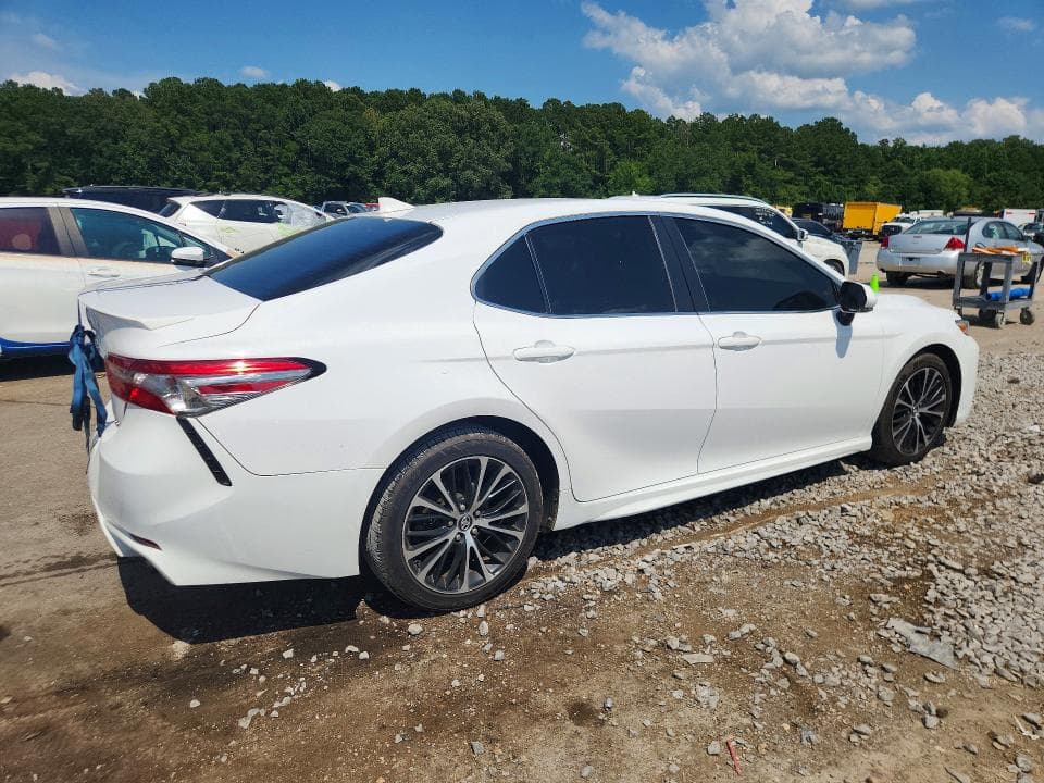 2019 TOYOTA CAMRY SE 3