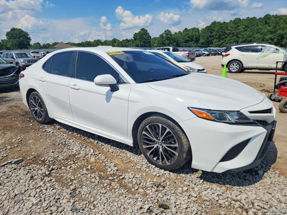 2019 TOYOTA CAMRY SE 4