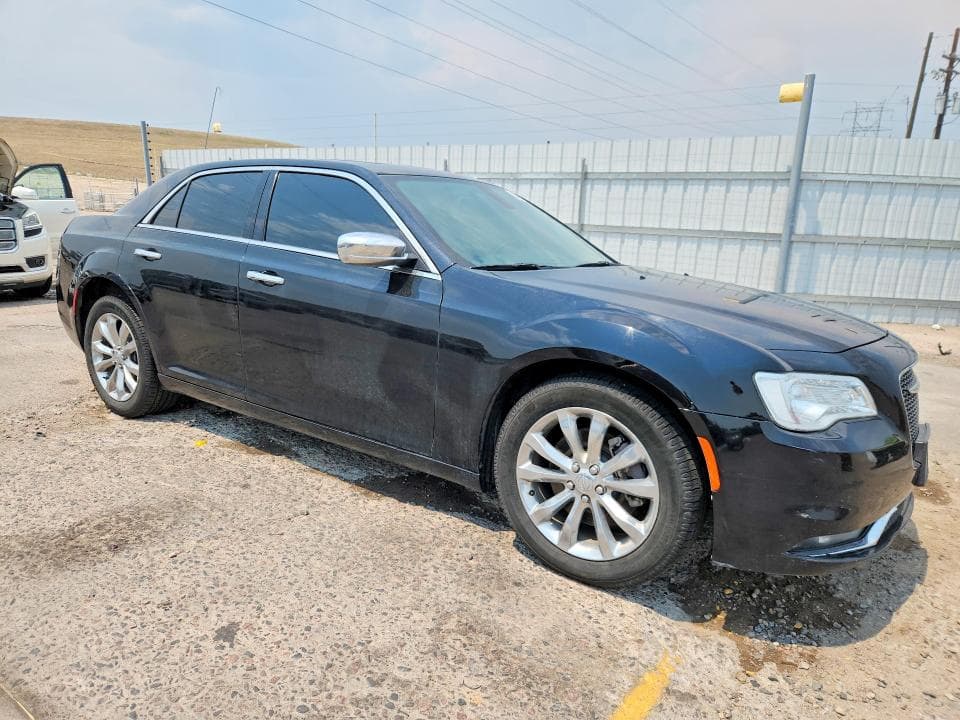 2019 CHRYSLER 300 LIMITED 4