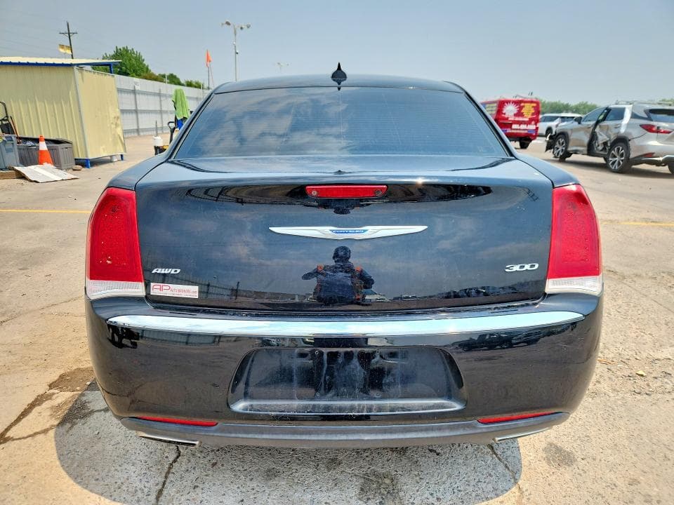 2019 CHRYSLER 300 LIMITED 6