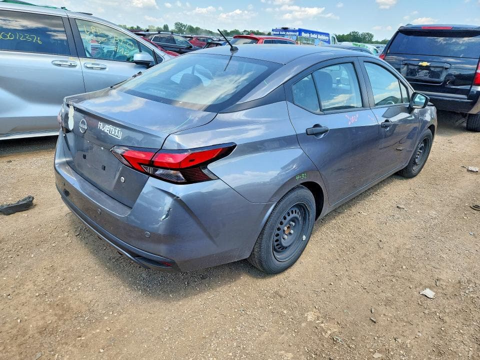 2023 NISSAN VERSA S 3