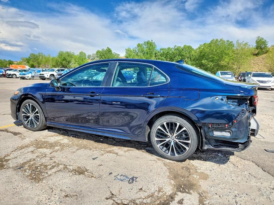 2020 TOYOTA CAMRY SE 2