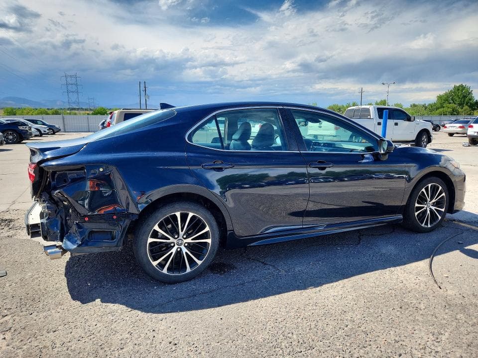 2020 TOYOTA CAMRY SE 3