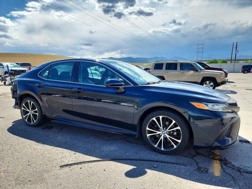 2020 TOYOTA CAMRY SE 4