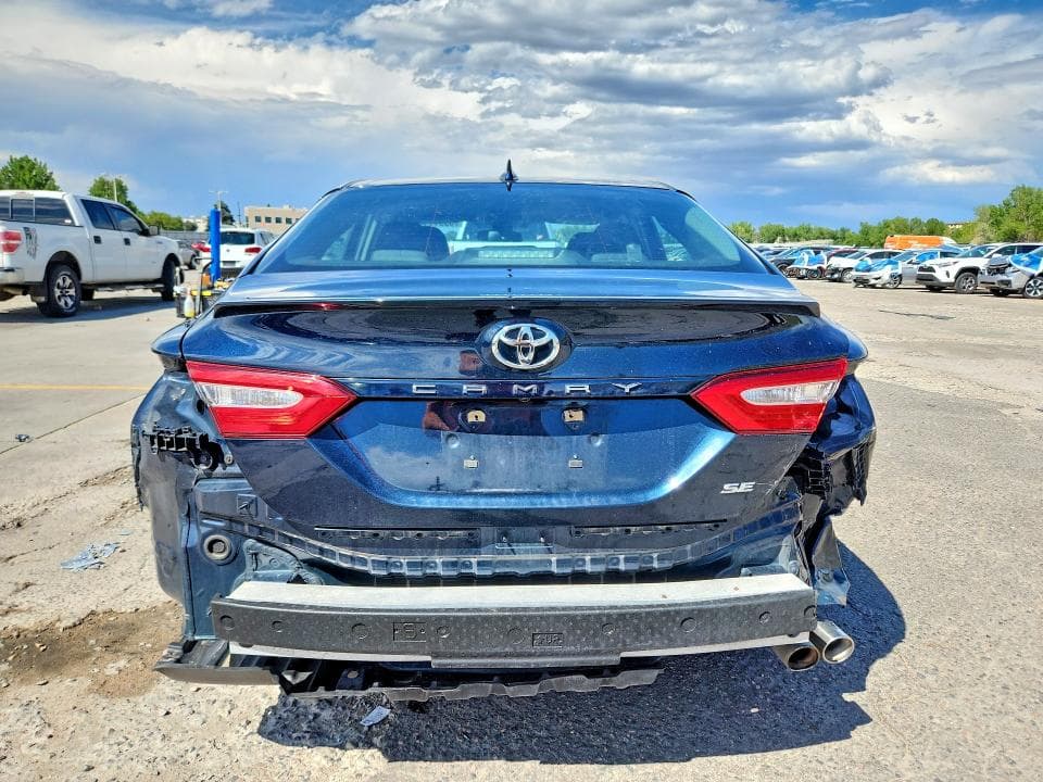 2020 TOYOTA CAMRY SE 6