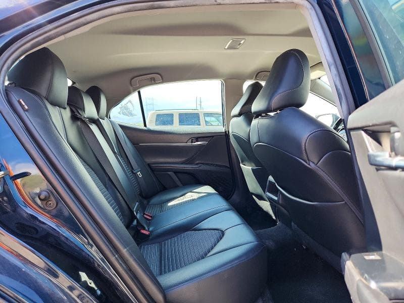 2020 TOYOTA CAMRY SE 10