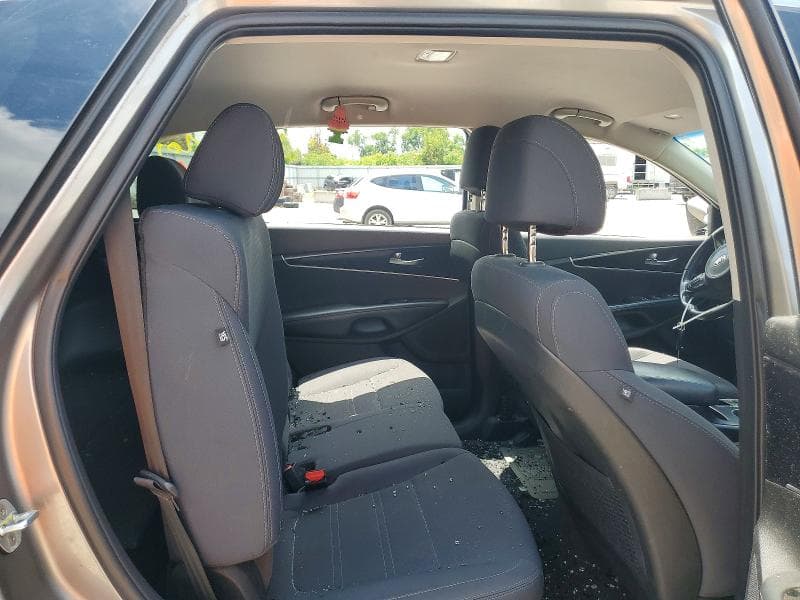 2017 KIA SORENTO LX 10