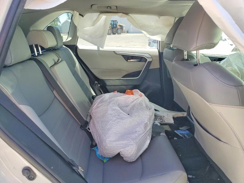 2019 TOYOTA RAV4 XLE PREMIUM 11