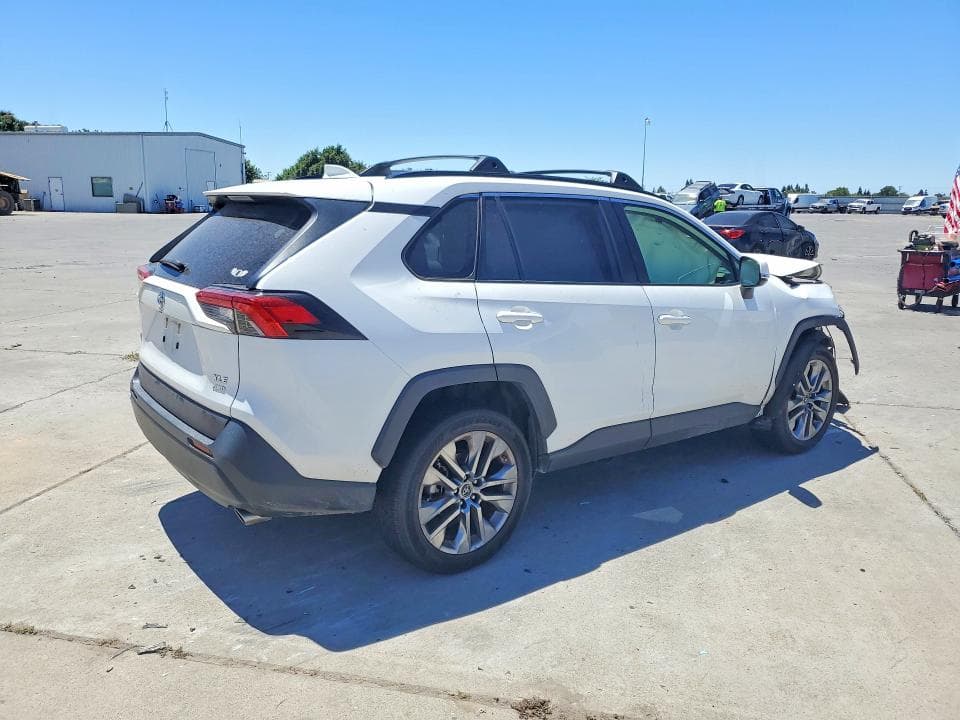 2019 TOYOTA RAV4 XLE PREMIUM 3