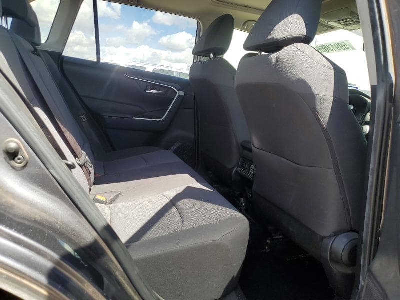 2019 TOYOTA RAV4 XLE 11