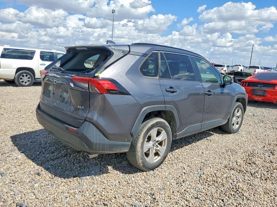 2019 TOYOTA RAV4 XLE 3