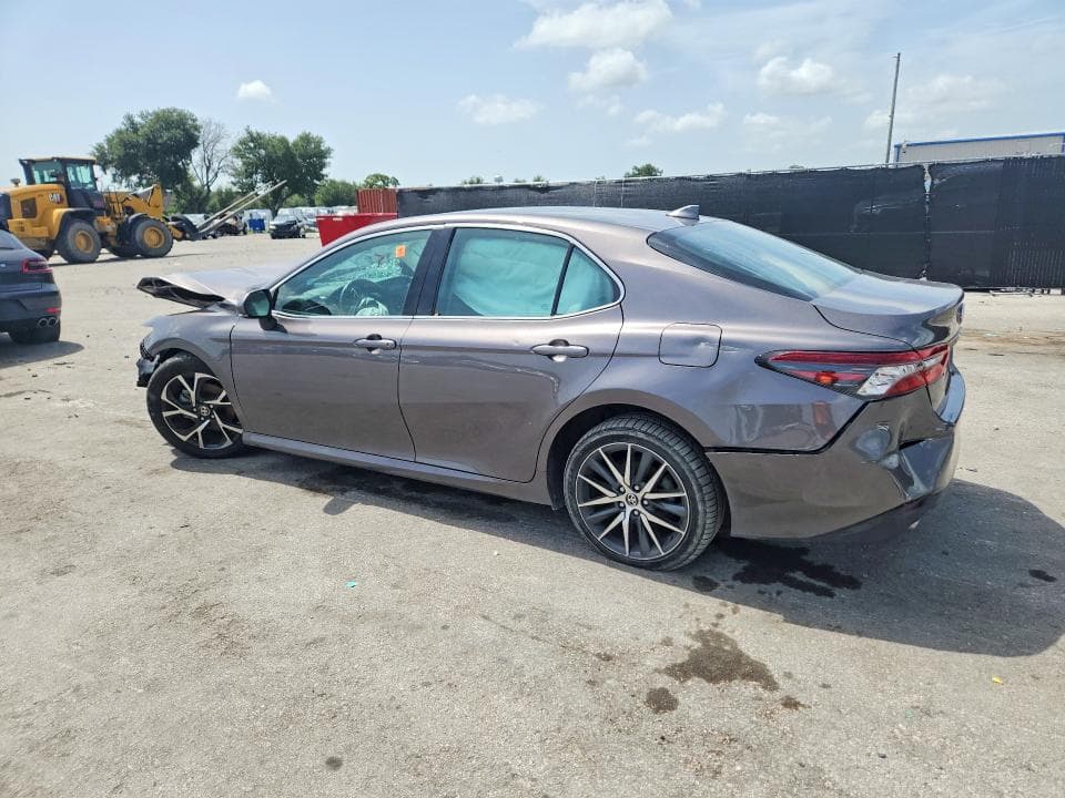 2022 TOYOTA CAMRY XLE XLE 2