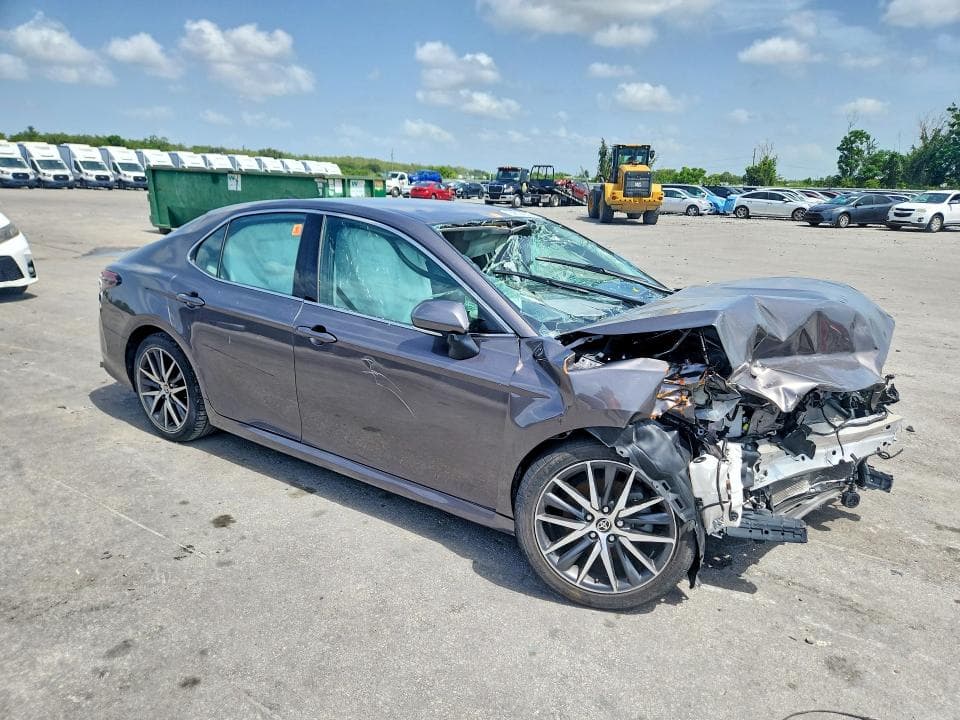 2022 TOYOTA CAMRY XLE XLE 4