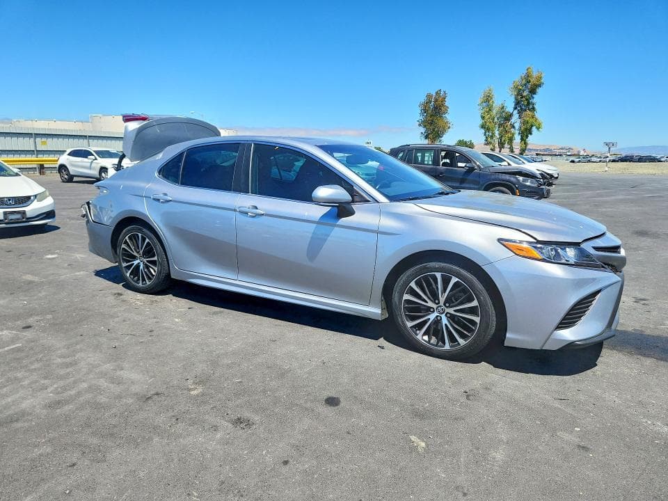 2019 TOYOTA CAMRY LE 4