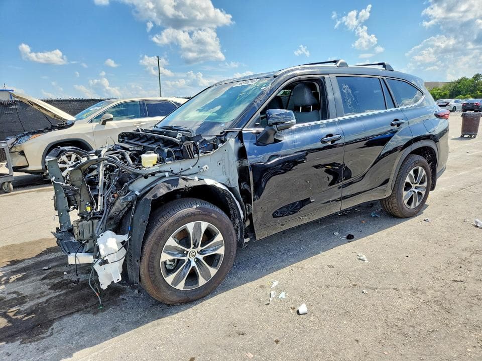 2025 TOYOTA HIGHLANDER XLE