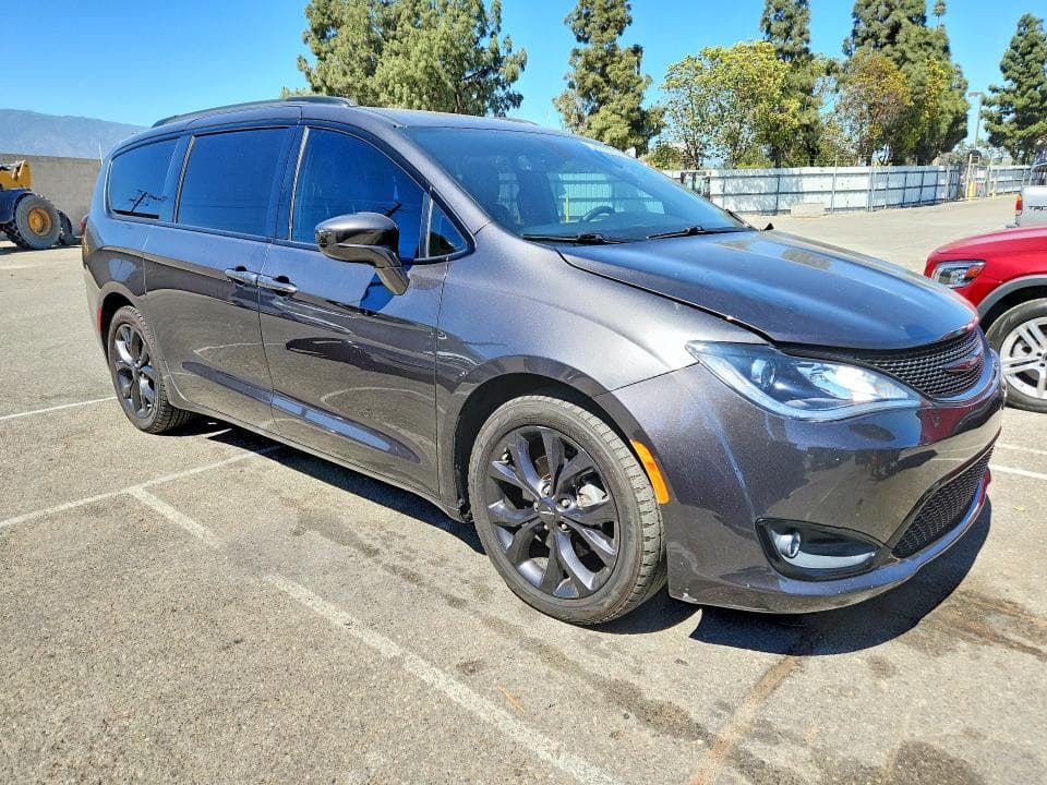 2020 CHRYSLER PACIFICA TOURING L 4