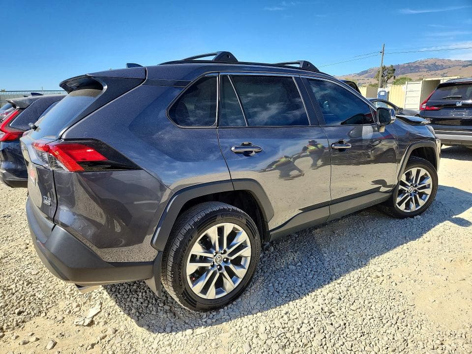 2023 TOYOTA RAV4 XLE PREMIUM 3