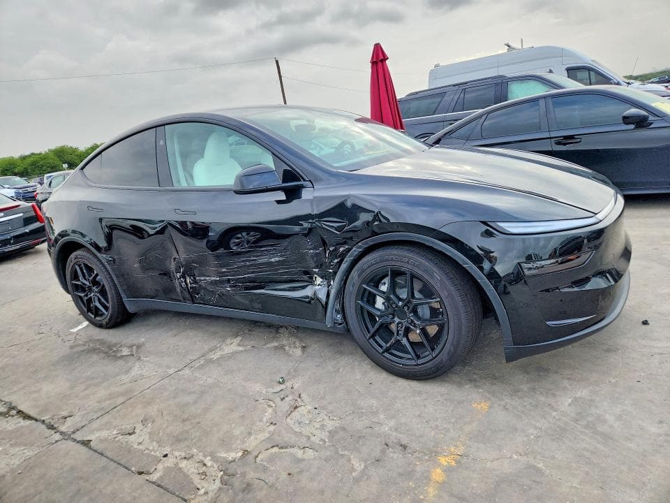 2026 TESLA MODEL Y 4