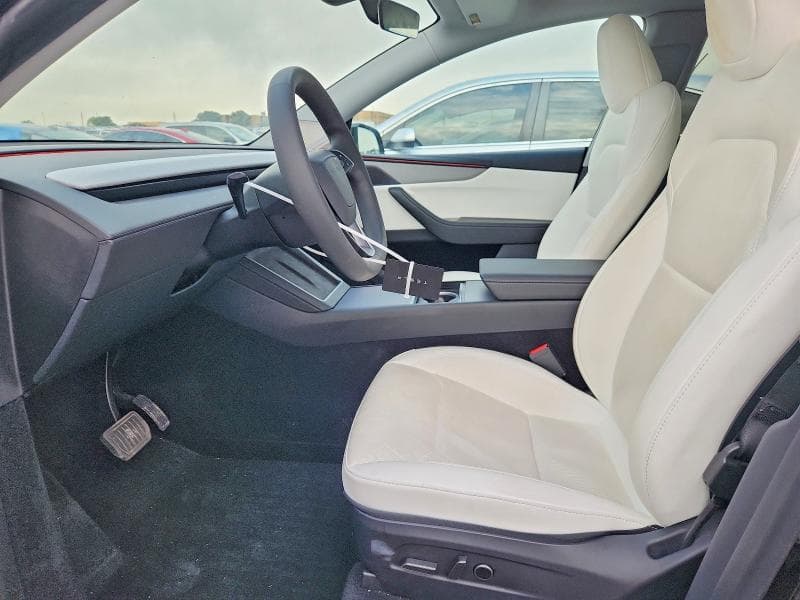 2026 TESLA MODEL Y 7