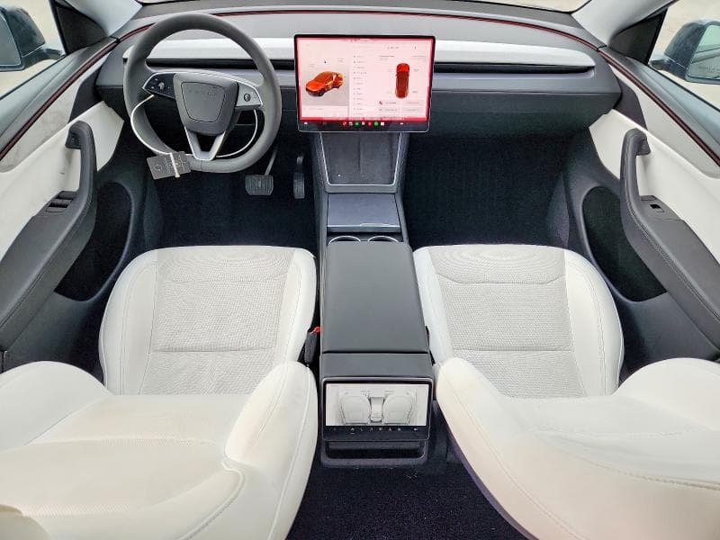 2026 TESLA MODEL Y 8