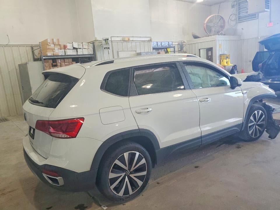 2022 VOLKSWAGEN TAOS SE 3