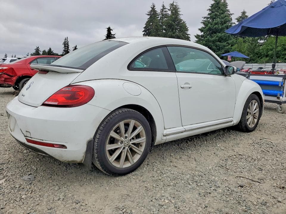2017 VOLKSWAGEN BEETLE SE 3