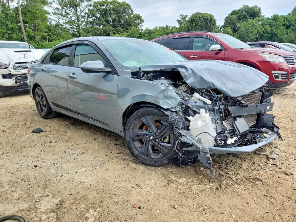 2022 HYUNDAI ELANTRA SEL 4