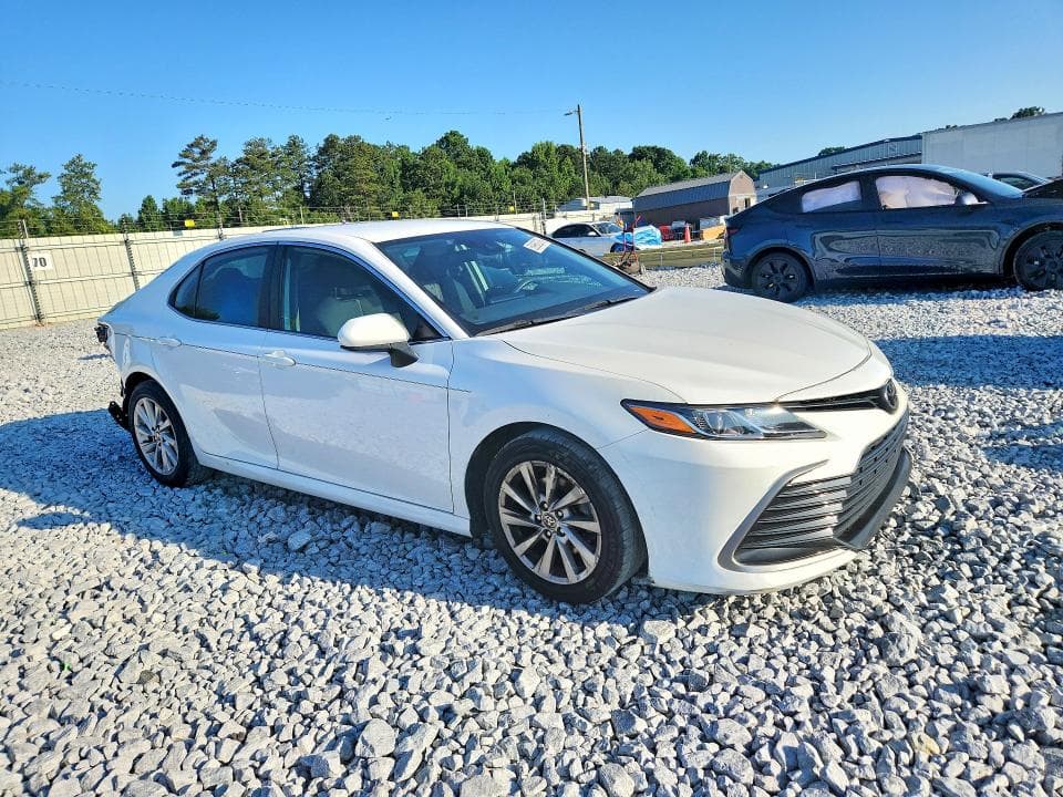 2021 TOYOTA CAMRY LE 4